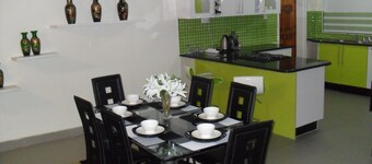 Moderne fuldt møbleret 3 værelses lejlighed