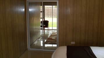 3 bedrooms, iron/ironing board, internet, bed sheets