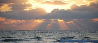 Lil Orphan Annie - Ocean View – 1-Min Walk to Beach – Large Deck & Dog Friendly!