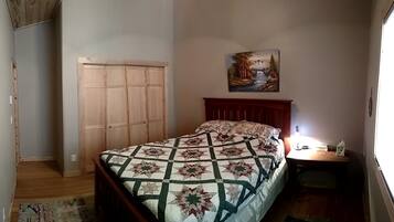 4 makuuhuonetta, työpöytä, silitysrauta/-lauta, ilmainen Wi-Fi