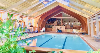 Private Home with Large Indoor pool- Perfect for Summer Fun, Fall Foliage & Ski