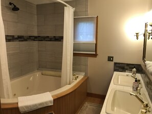 Combined shower/tub, jetted tub, hair dryer, towels