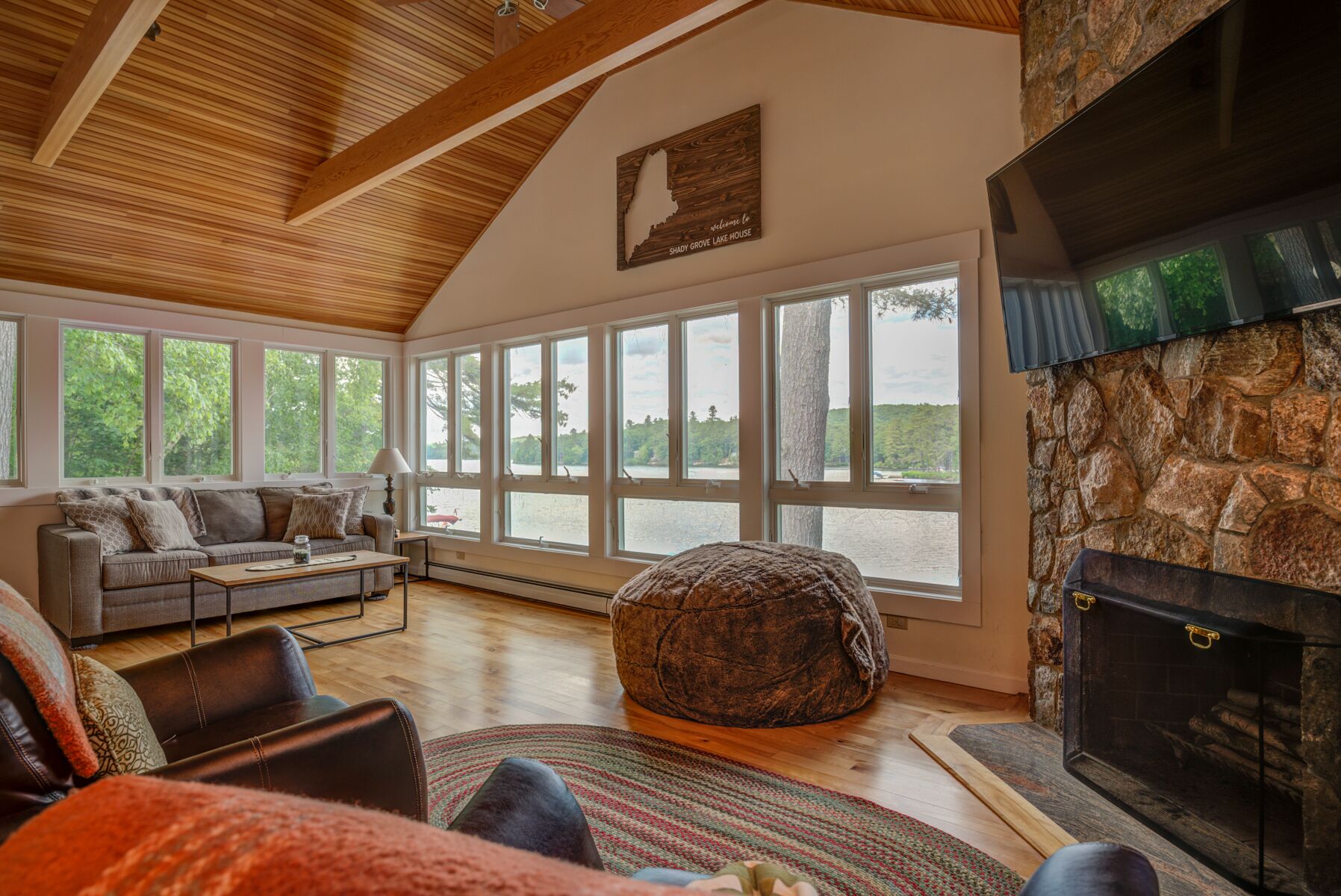 Smart TV, fireplace, video games, books