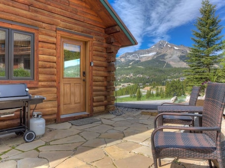 Terrace/patio. Big Sky log cabin close to Big Sky Resort w/amazing views of Lone Peak - Washaki Cabin
