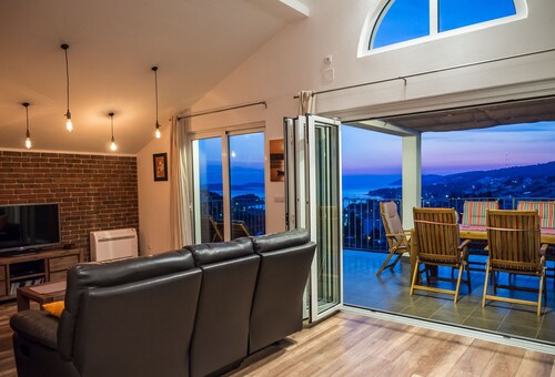 PENTHOUSE avec VUE SPECTACULAIRE SUR LA MER