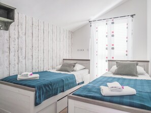3 slaapkamers, een kluis op de kamer, een strijkplank/strijkijzer, wifi