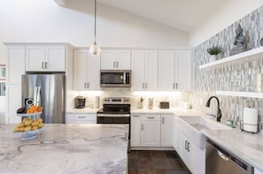Fridge, microwave, oven, stovetop - Rancho Santa Fe Covenant Detached Guest House (Rancho Santa Fe)