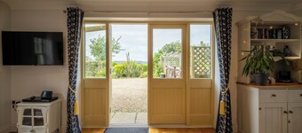 Cosy cottage with private parking and lovely views
