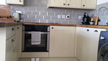 KylskÄp, mikrovÄgsugn, ugn och spishÀll