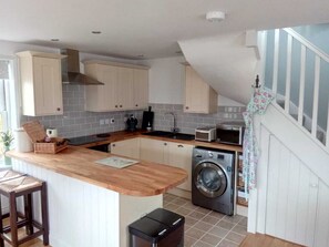 Køleskab, mikrobølgeovn, ovn, kogeplade