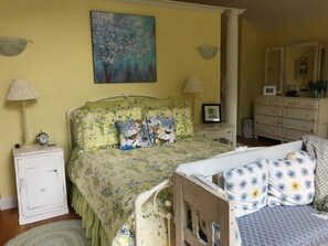 1 bedroom, desk, iron/ironing board, free WiFi -  "Garden Gate Barn Loft" - Luxurious Couple's Getaway on the New River (Fleetwood)