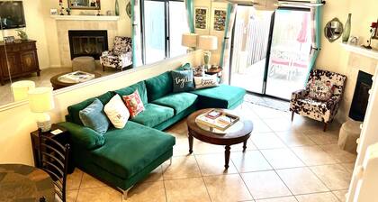 Best location in all of Jax Beach. Walk or bike ride to everything.