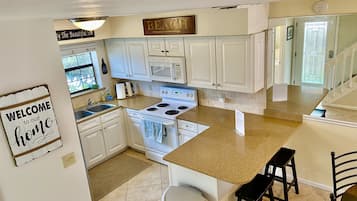 KĂŒhlschrank, Mikrowelle, Ofen, Herdplatte