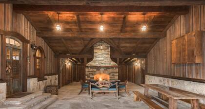 A Hunter's Dream: Gorgeous Hill Country Cabin for 6 with whitetails and views.