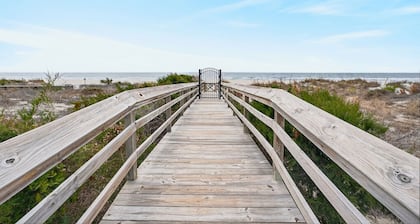 Largest 1BR/1BA in IOP | Pool | Pet Friendly