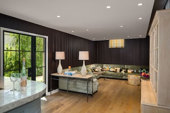 Lobby lounge at Hotel 850 SVB, a Member of Design Hotels