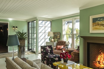 Sitting area in hotel lobby at Hotel 850 SVB, a Member of Design Hotels