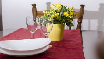 Family Apartment, 2 Bedrooms | In-room dining