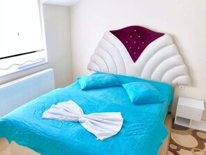 Meja kerja, kedap suara, tempat tidur bayi gratis, dan Wi-Fi gratis