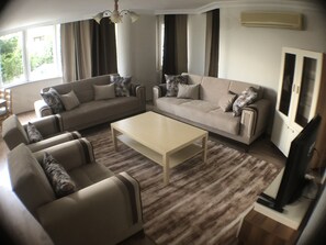 Apartment, 4 Schlafzimmer (No:4) | Wohnzimmer | Fernseher