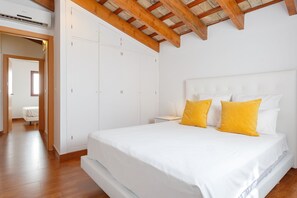 Dúplex, 3 habitaciones | Ropa de cama de alta calidad y cortinas blackout 
