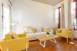 复式, 3 间卧室 | 起居区 | 40-英寸纯平电视 （配备数码频道）、电视