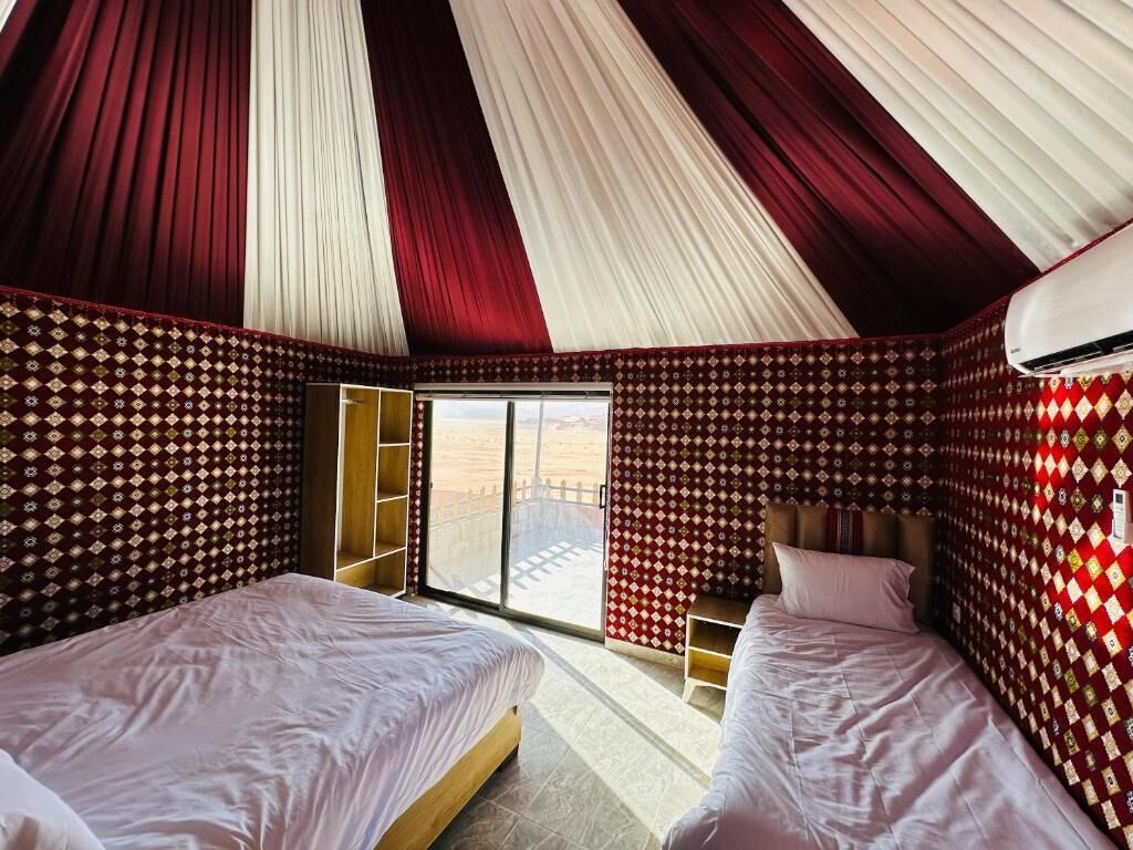 Luxury-Dreibettzimmer, 1 Schlafzimmer, eigenes Bad, Blick auf den Innenhof | Aussenbereich