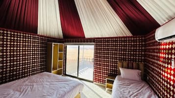 Luxury-Dreibettzimmer, 1 Schlafzimmer, eigenes Bad, Blick auf den Innenhof | Außenbereich