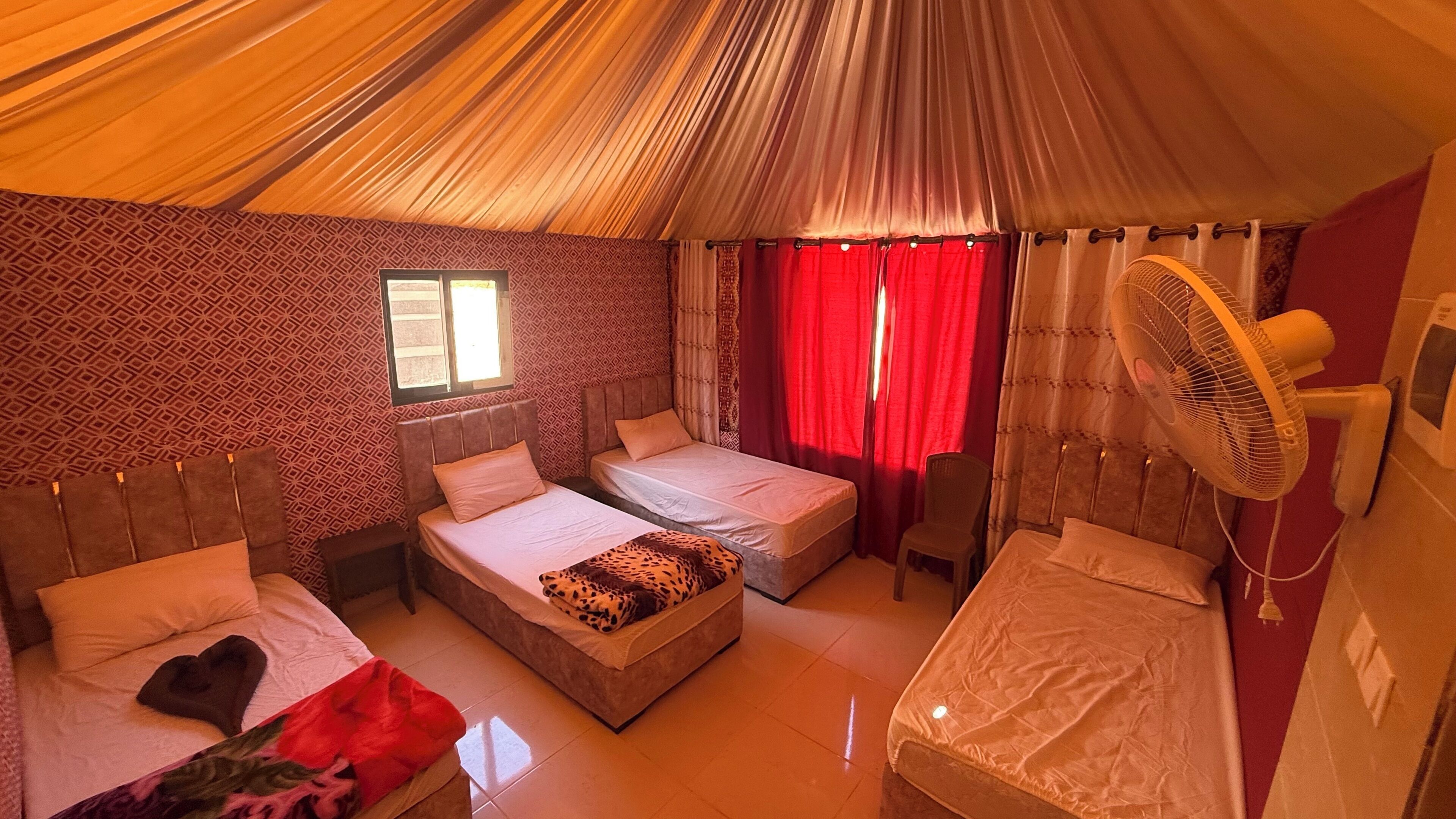 Luxury-Vierbettzimmer, 1 Schlafzimmer, eigenes Bad, Bergblick