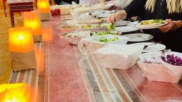 Esmorzar diari d'estil bufet gratuït