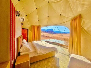 Martian Tent | 10 bedrooms, Egyptian cotton sheets, premium bedding, memory foam beds - Wadi Rum Luxury Camp (Wadi Rum)