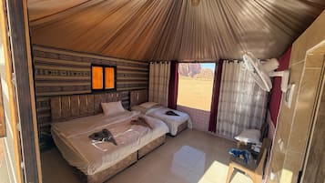 Tripla Luxury, 1 camera da letto, bagno privato, vista cortile | 10 camere, biancheria in cotone egiziano