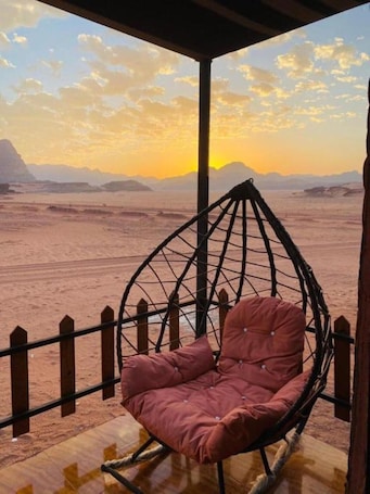 10 habitaciones y sábanas de algodón egipcio . Wadi Rum Luxury Camp