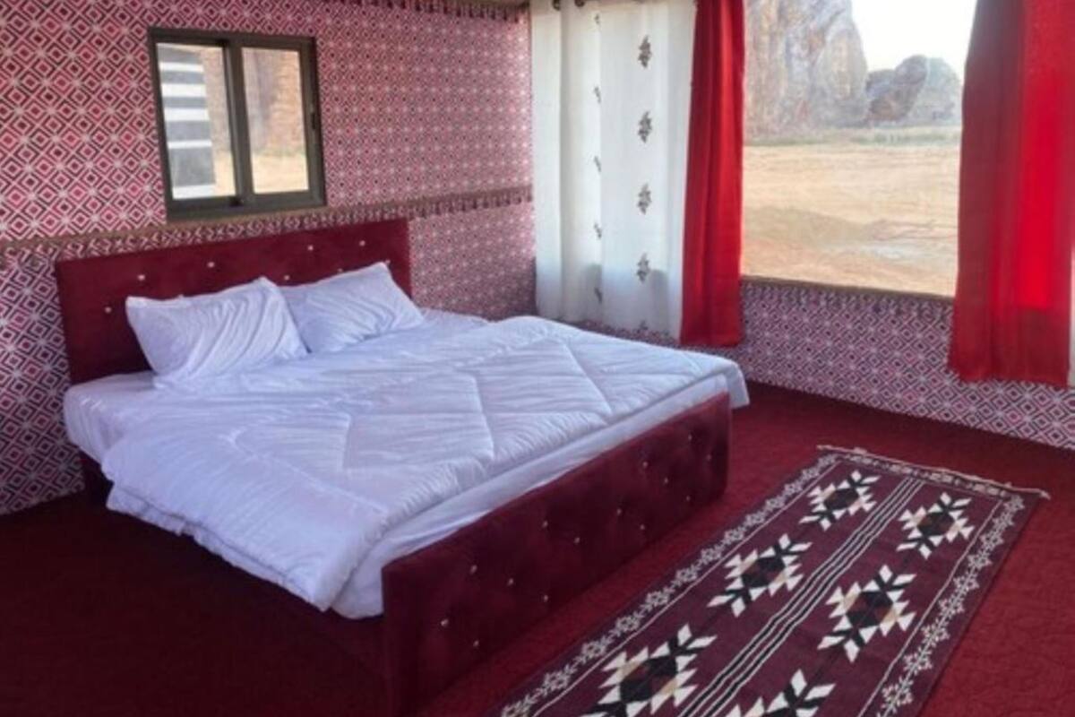 10 bedrooms, Egyptian cotton sheets, premium bedding, pillowtop beds