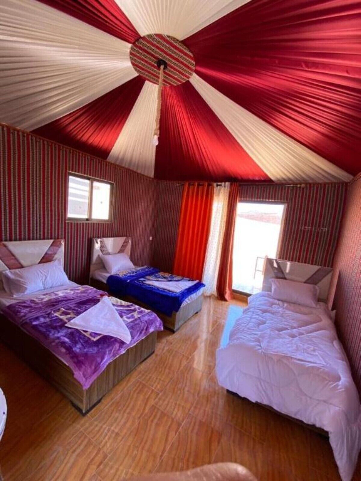 Habitación triple de lujo, 1 habitación, baño privado, vistas al patio | 10 dormitorios, sábanas de algodón egipcio, ropa de cama de alta calidad