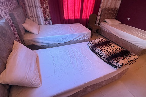 Habitación cuádruple de lujo, 1 habitación, baño privado, vista a la montaña | 10 habitaciones y sábanas de algodón egipcio