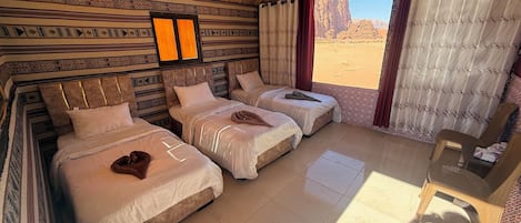 Kamar Triple Mewah, 1 kamar tidur, kamar mandi pribadi, pemandangan halaman | Eksterior