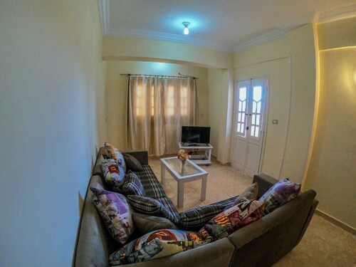 Cozy 2BR Apt LS #4