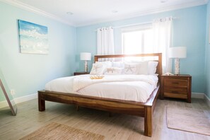 4 bedrooms, iron/ironing board, free WiFi, bed sheets