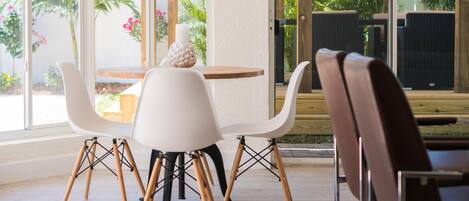 屋外ダイニングエリア