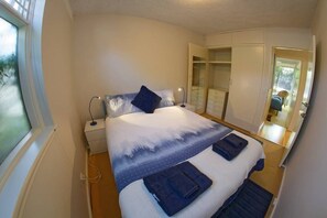 2 bedrooms, iron/ironing board, free WiFi, bed sheets