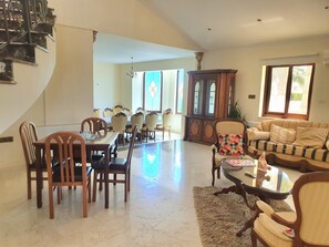 Dining - Ideal for 3 families or more! (Larnaca)