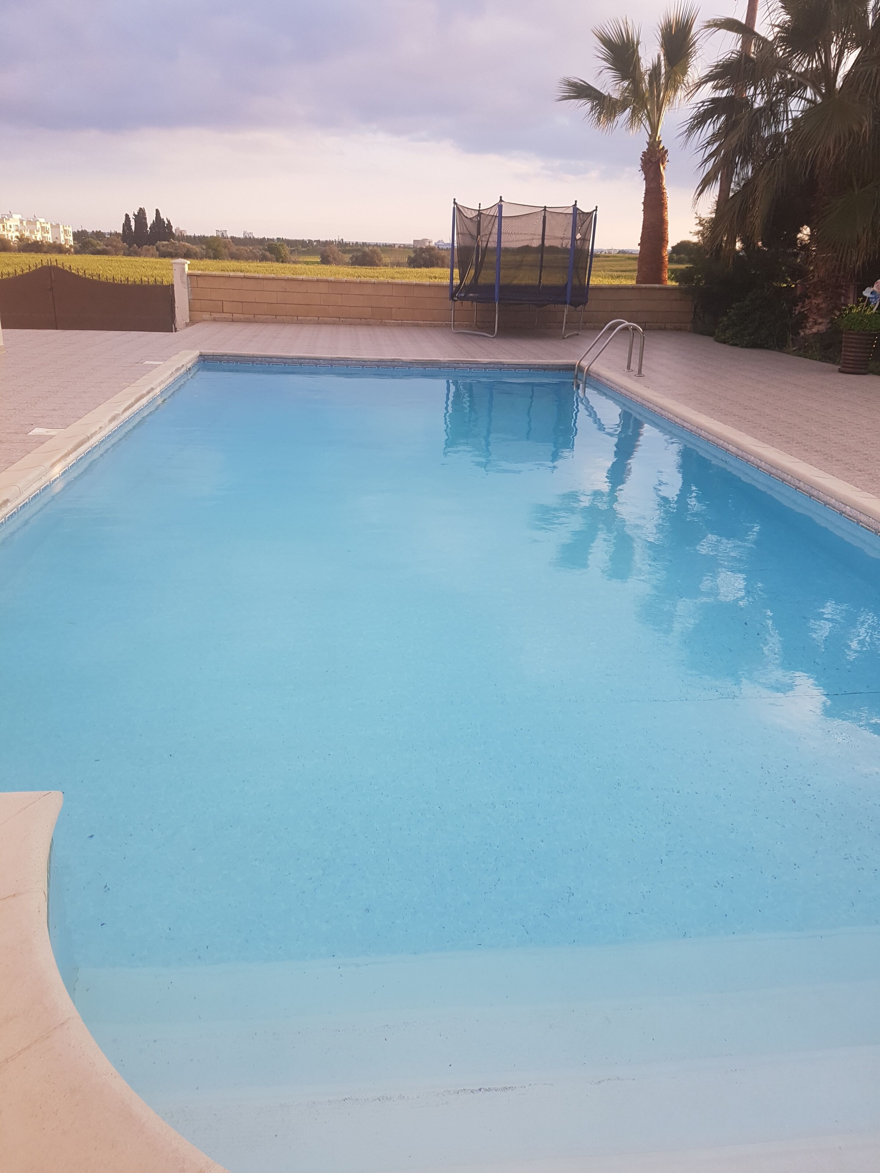 Außenpool, Liegestühle