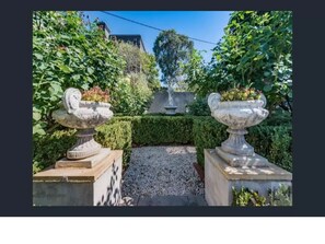 المنطقة المحيطة بالمنشأة