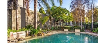 Grand Victorian Charm +Pool 8kms CBD close public transport, park, restaurants