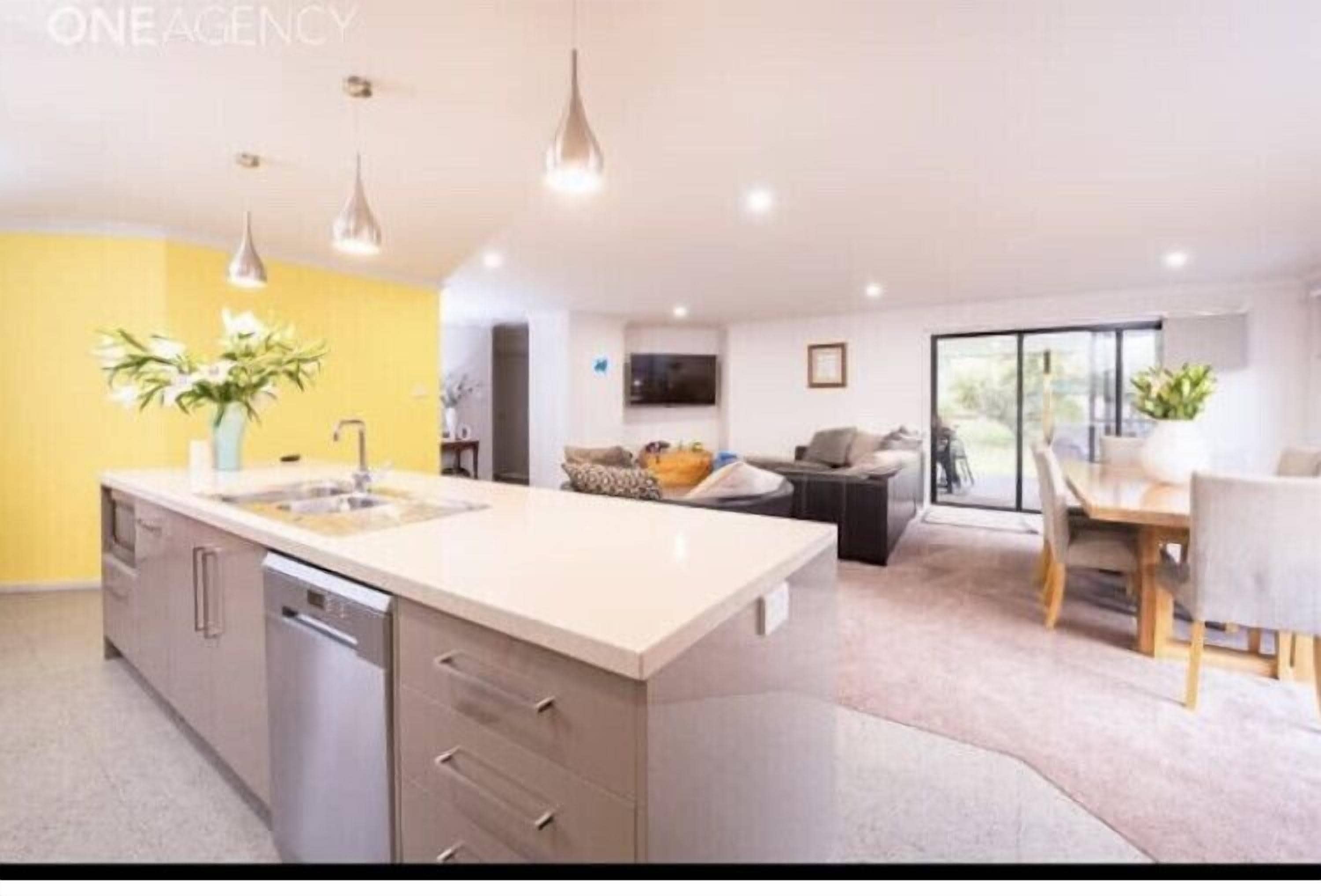 Huge family home sleeps 8