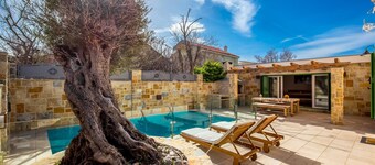 Luksuriøs ny moderne villa nær Zadar, privat basseng, strand 50 meter fra huset