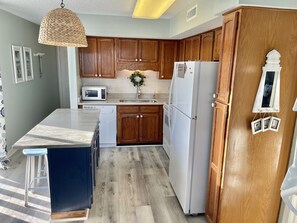 Fridge, microwave, oven, stovetop - Oceanfront! Oceanfront! Oceanfront (Garden City)