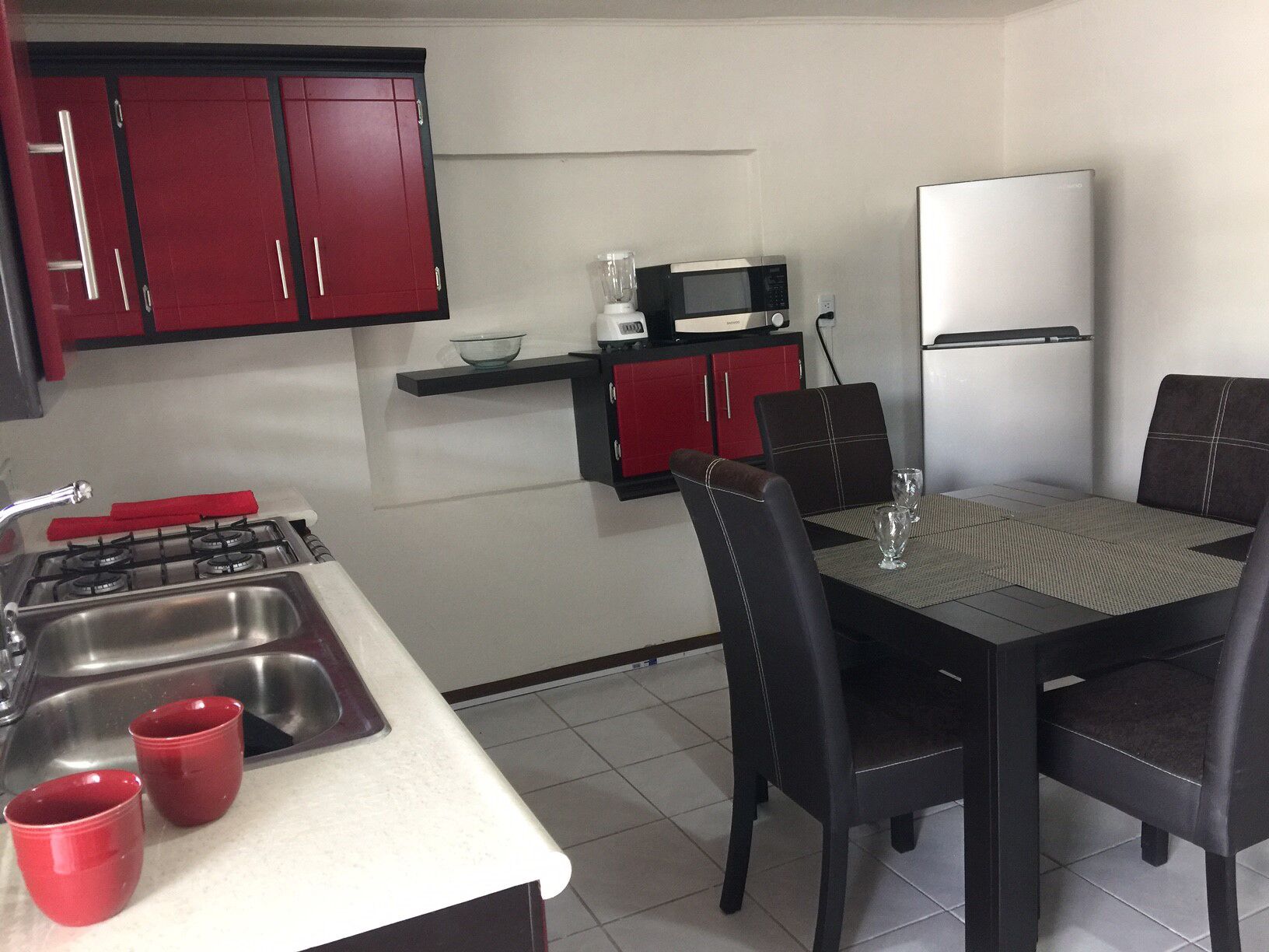 冰箱、微波炉、烤箱、炉灶