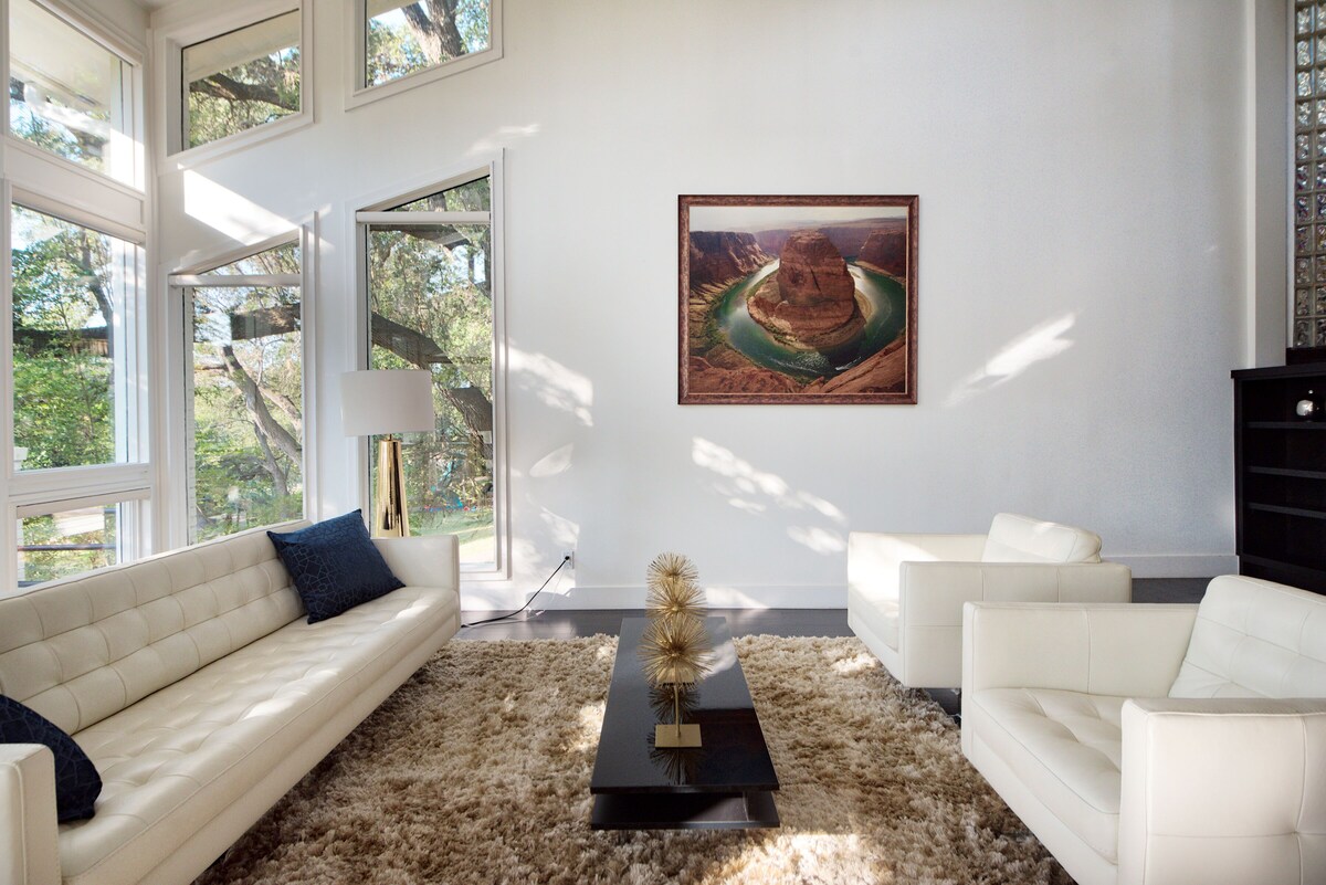 Photo 18 of Contemporary Lake Austin Estate Minutes from Downtown - Privately Gated